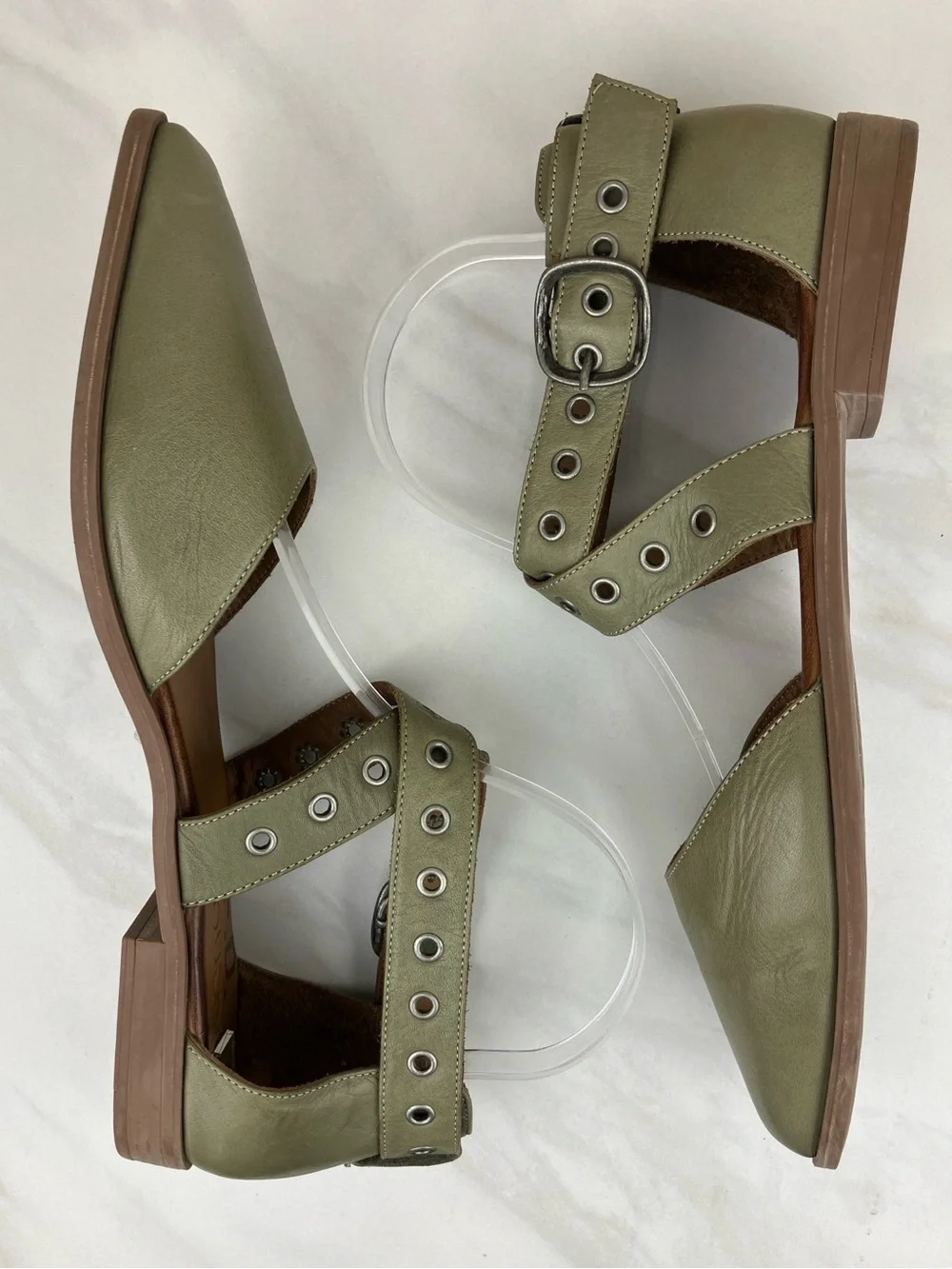 Bueno Becky Green Leather Flats Ankle Strap Size 41